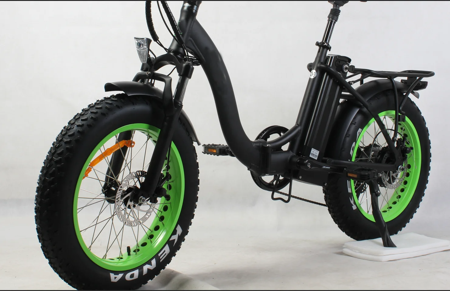 Bafang 8Fun 48V 750W 20*4.0/24 - đánh giá và giá Dynamo Hub Front
